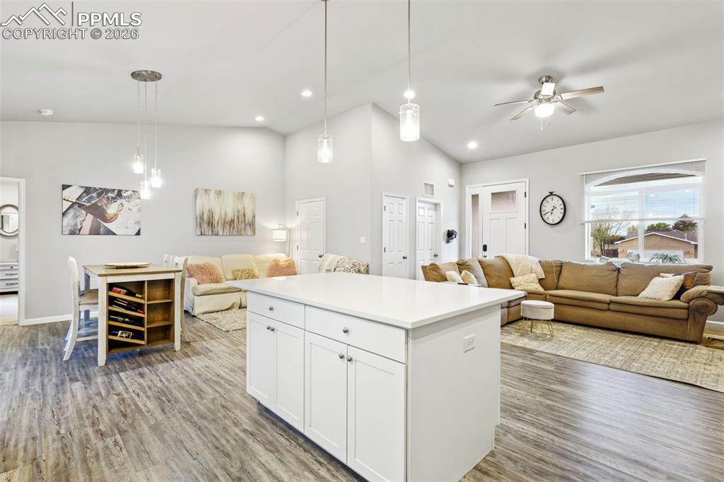 Image 15 of 33: Kitchen