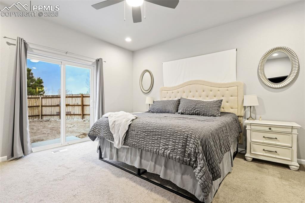 Image 18 of 33: Bedroom