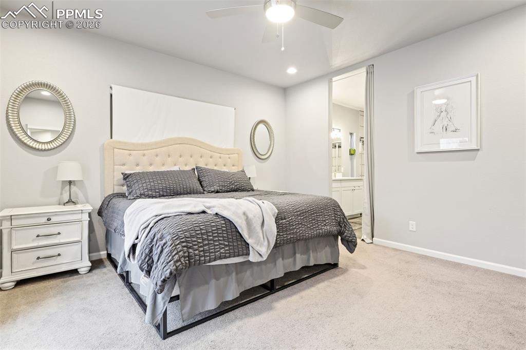 Image 19 of 33: Bedroom