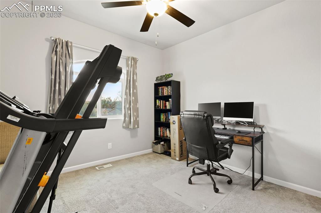 Image 26 of 33: Office