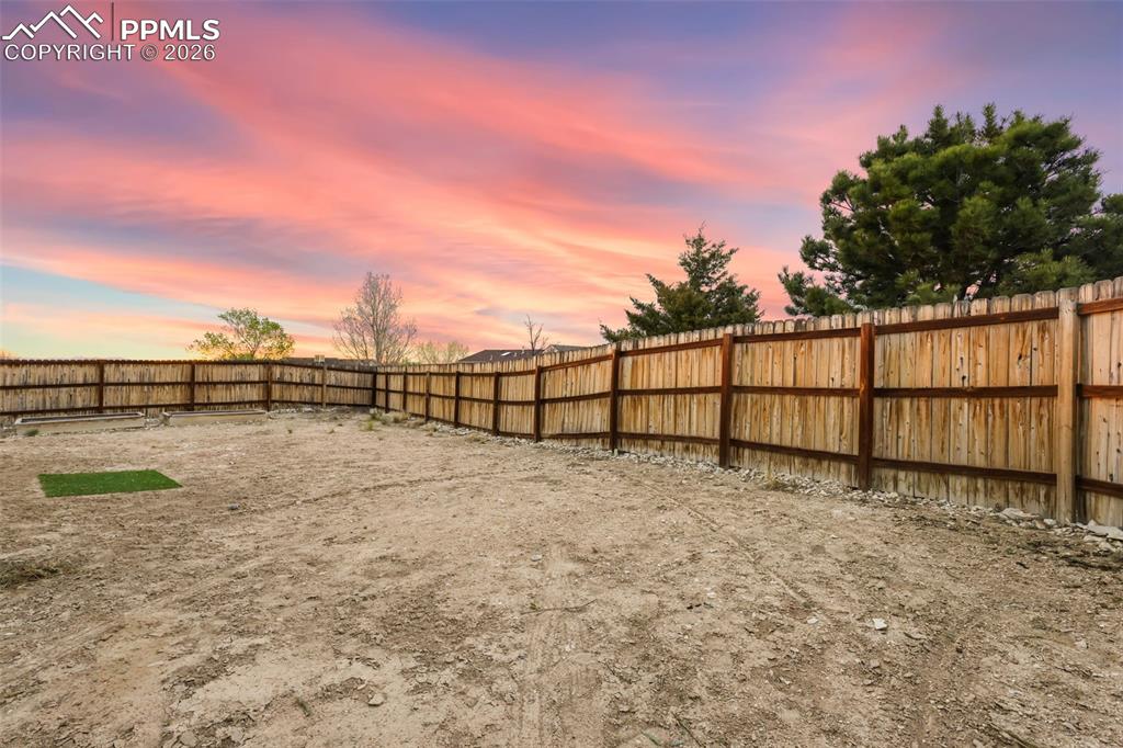 Image 29 of 33: Yard