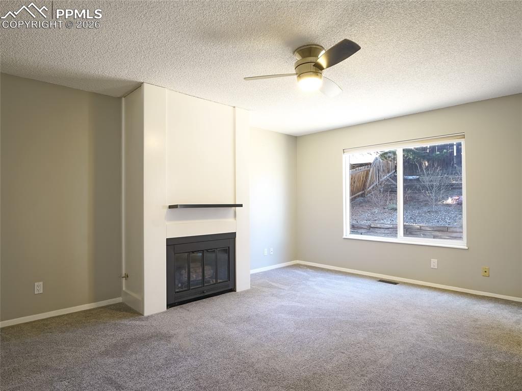 Image 14 of 36: Living Room 4