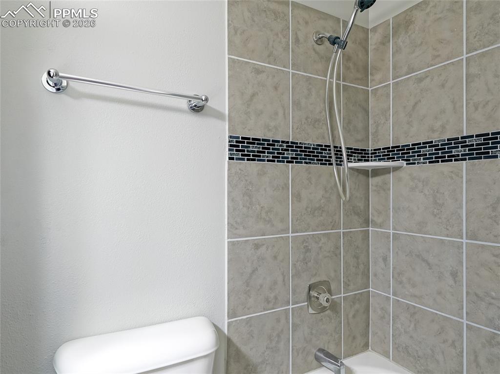 Image 24 of 36: Bathroom Main 2