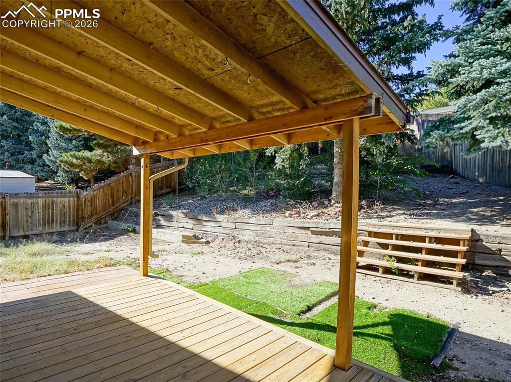 Image 32 of 36: Deck Backyard 2