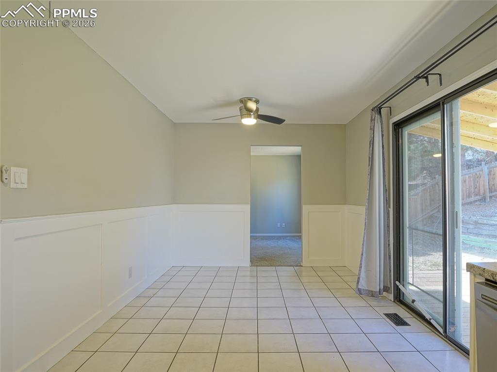 Image 7 of 36: Dining