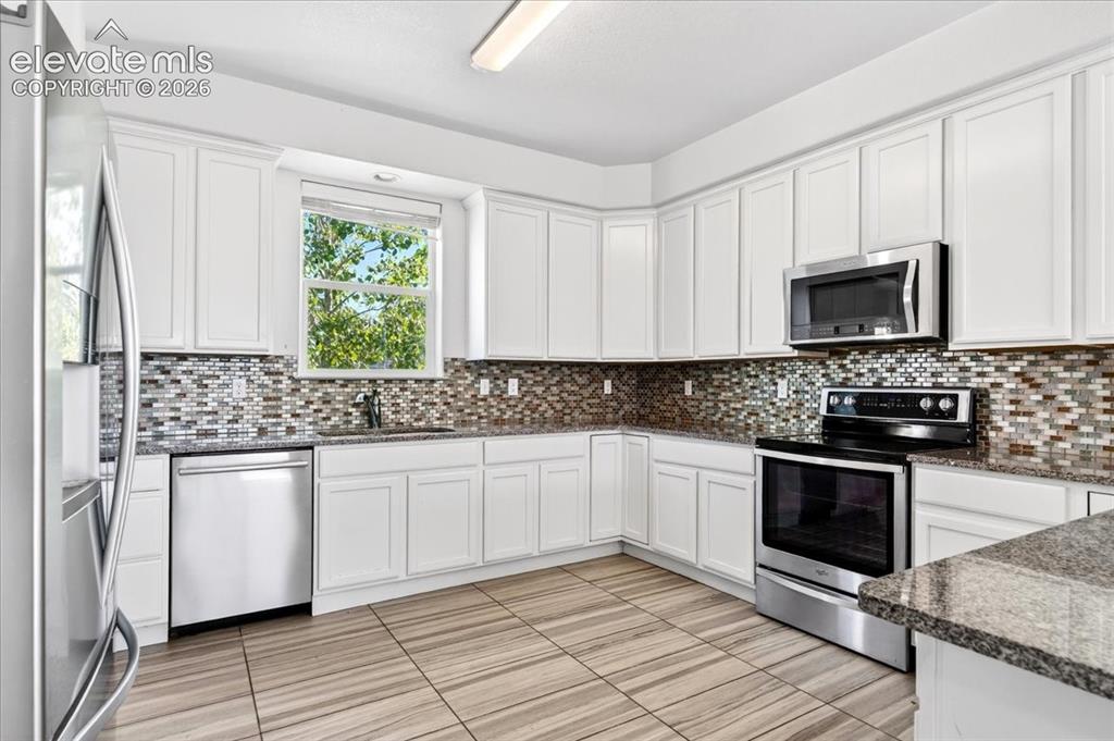 Image 10 of 35: Kitchen