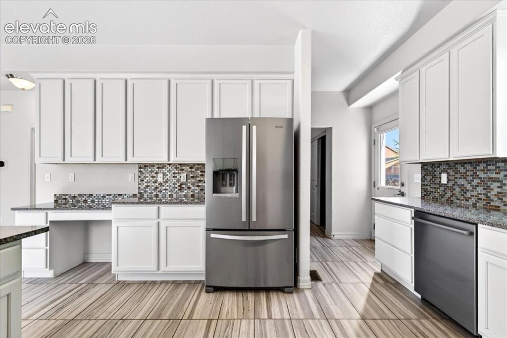 Image 11 of 35: Kitchen