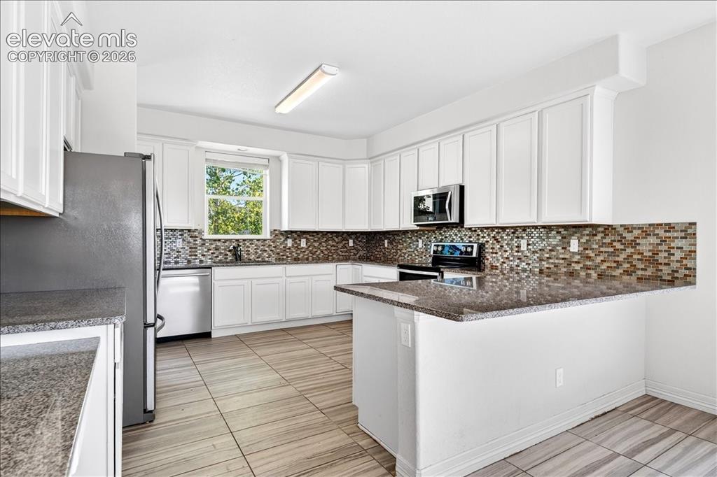 Image 9 of 35: Kitchen