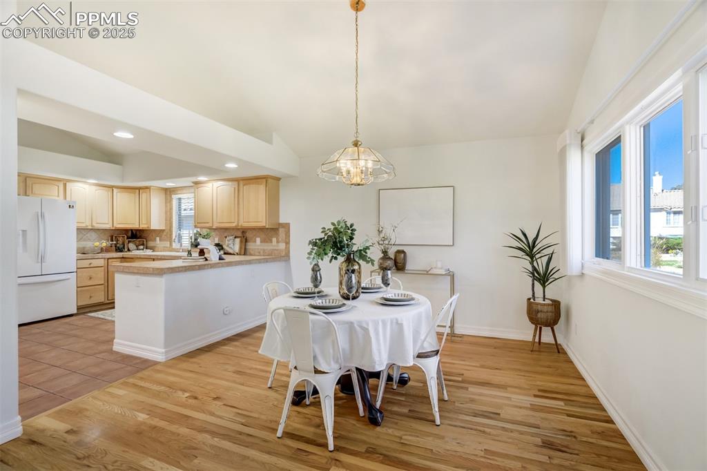 Image 13 of 46: Dining Area