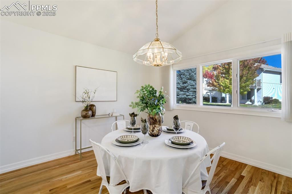 Image 14 of 46: Dining Area