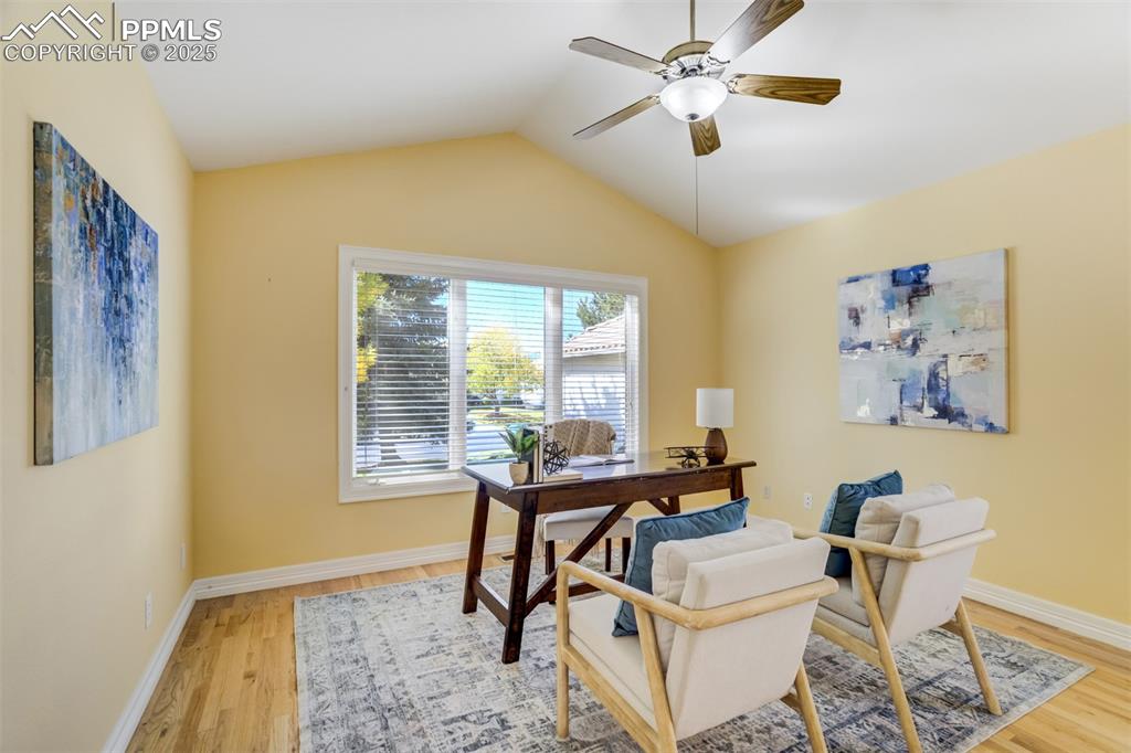 Image 15 of 46: Office