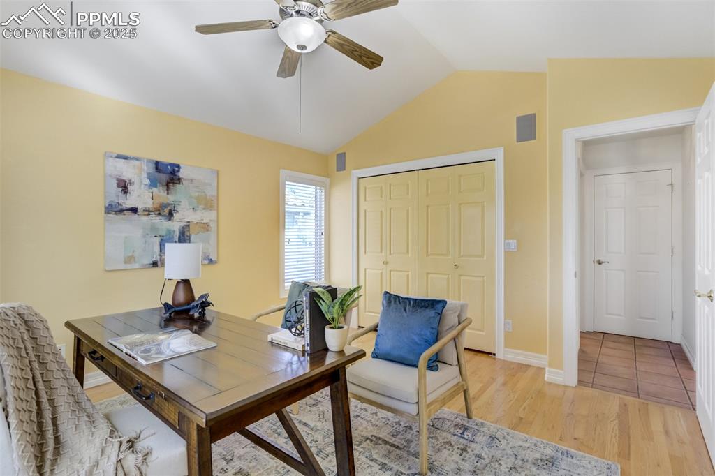 Image 16 of 46: Office