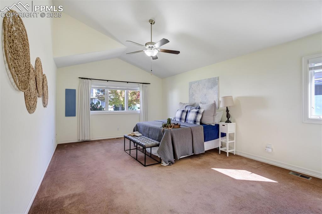 Image 18 of 46: Bedroom