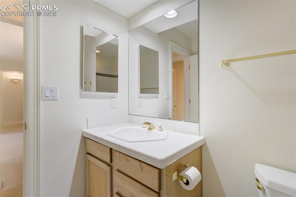 Image 27 of 46: Bathroom