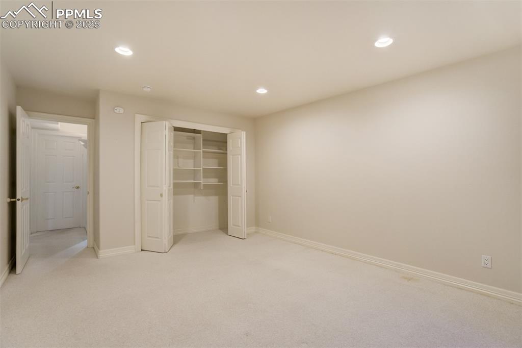 Image 35 of 46: Bedroom