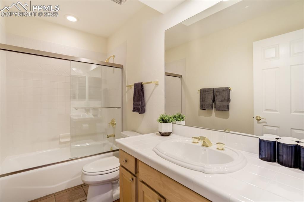 Image 38 of 46: Bathroom