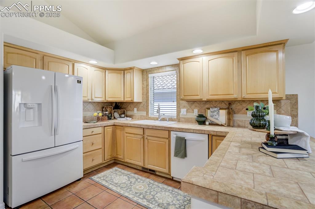 Image 8 of 46: Kitchen