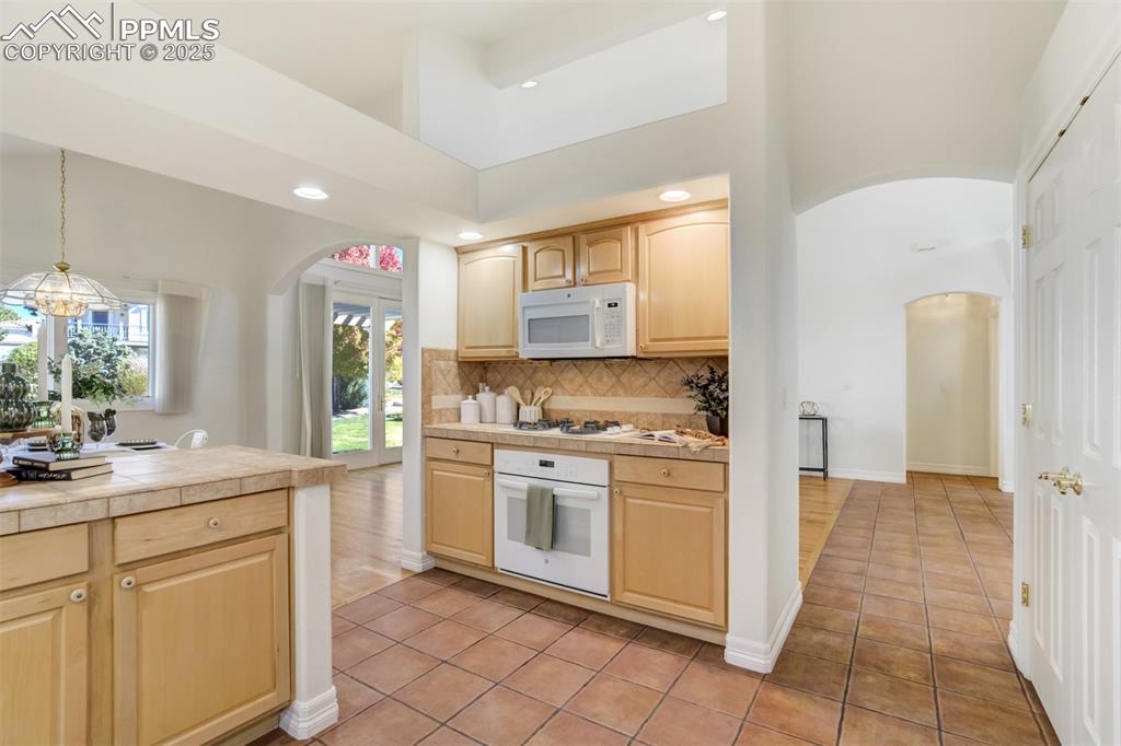 Image 9 of 46: Kitchen