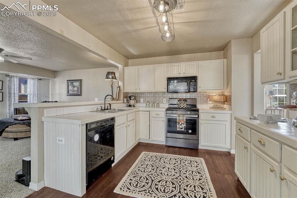 Image 2 of 49: Kitchen