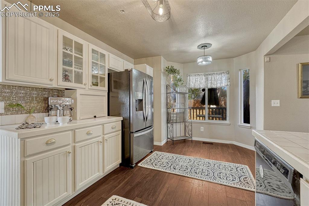 Image 8 of 49: Kitchen