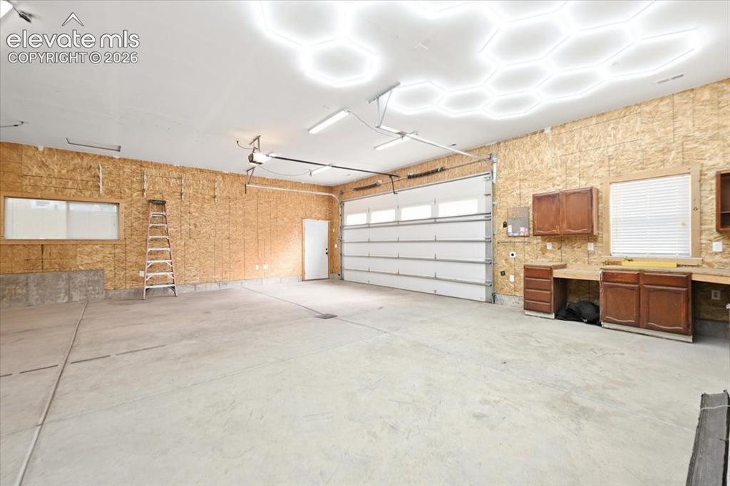 Image 46 of 50: 9x18 garage door. 30.5