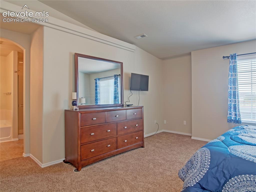Image 10 of 18: Huge main bedroom