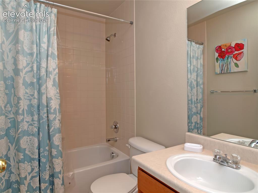 Image 15 of 18: full bath 