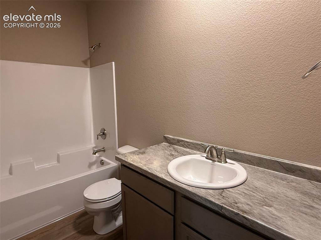 Image 19 of 31: Bathroom