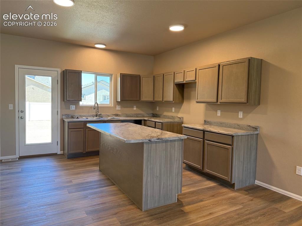 Image 5 of 31: Kitchen