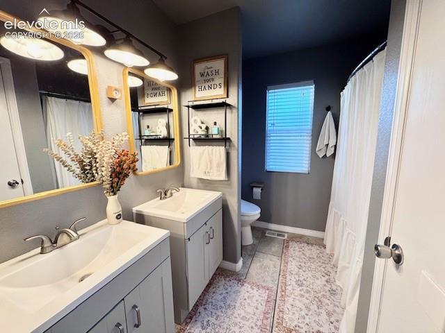 Image 10 of 13: Bathroom