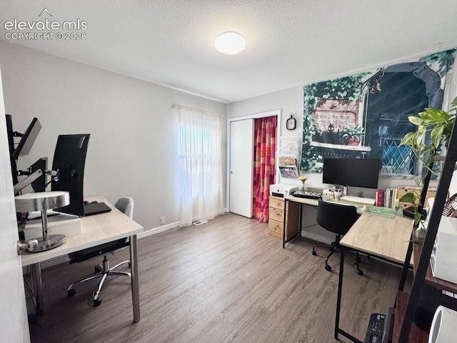 Image 11 of 13: Office