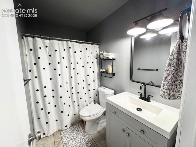 Image 13 of 13: Bathroom