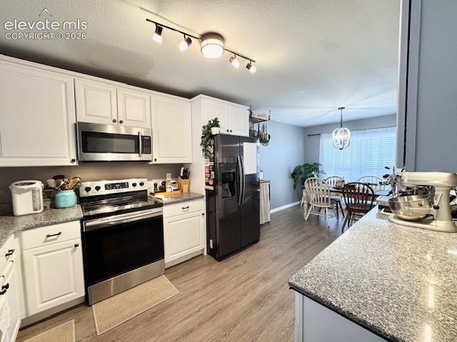 Image 3 of 13: Kitchen