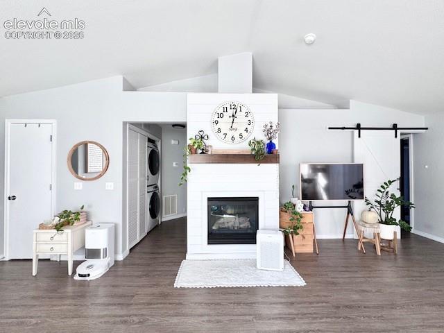 Image 6 of 13: Living Room
