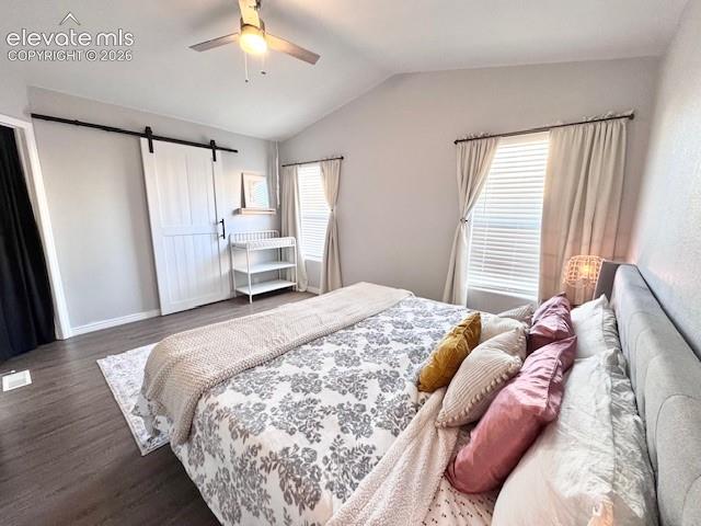 Image 9 of 13: Bedroom
