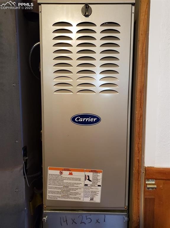 Image 14 of 20: Room details with heating unit