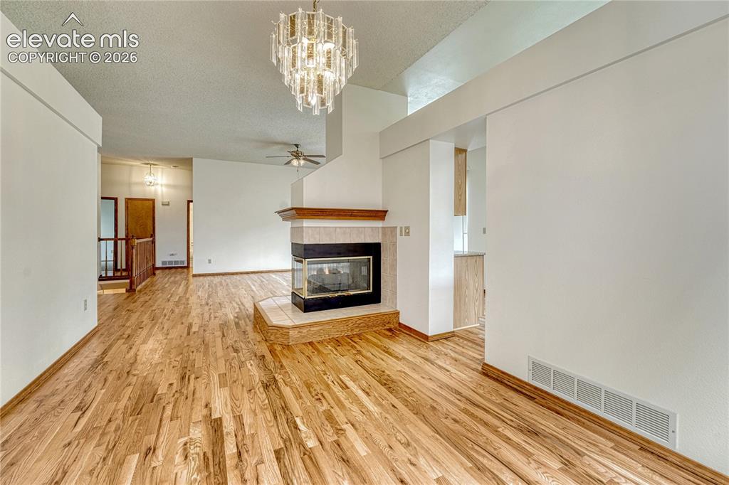 Image 11 of 50: Dining Room