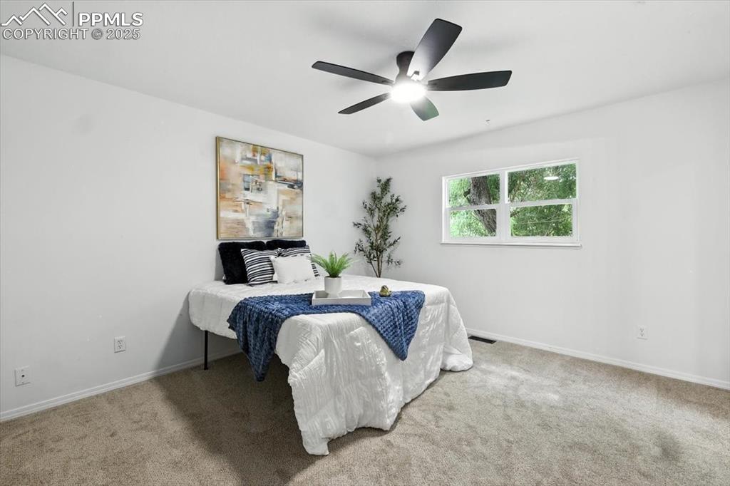 Image 11 of 18: Bedroom