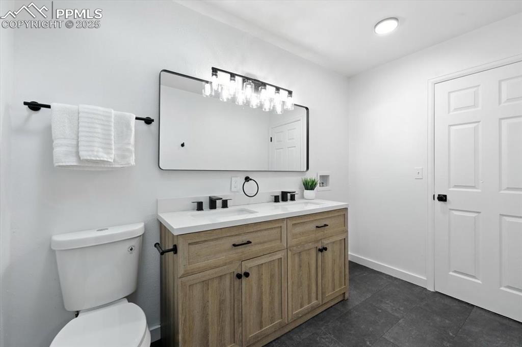 Image 13 of 18: Bathroom