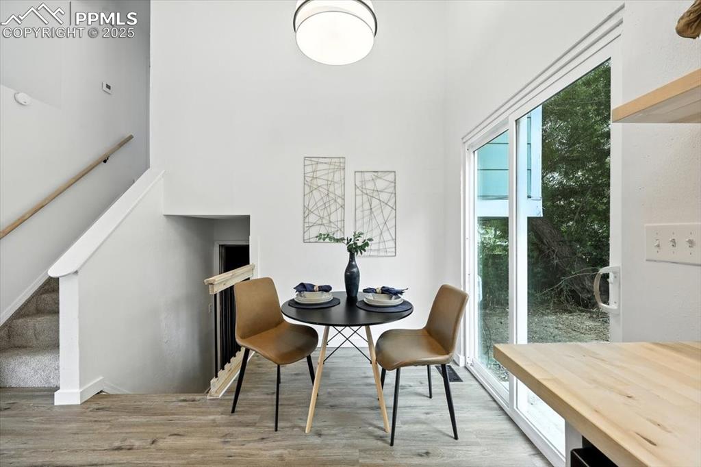 Image 6 of 18: Dining Area