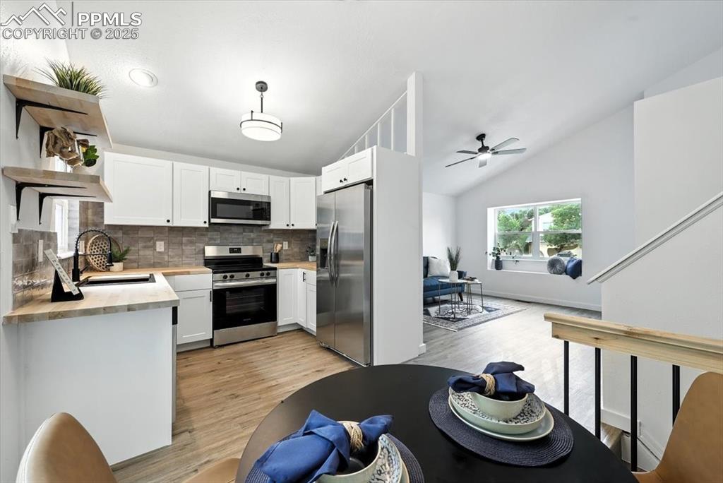 Image 8 of 18: Kitchen