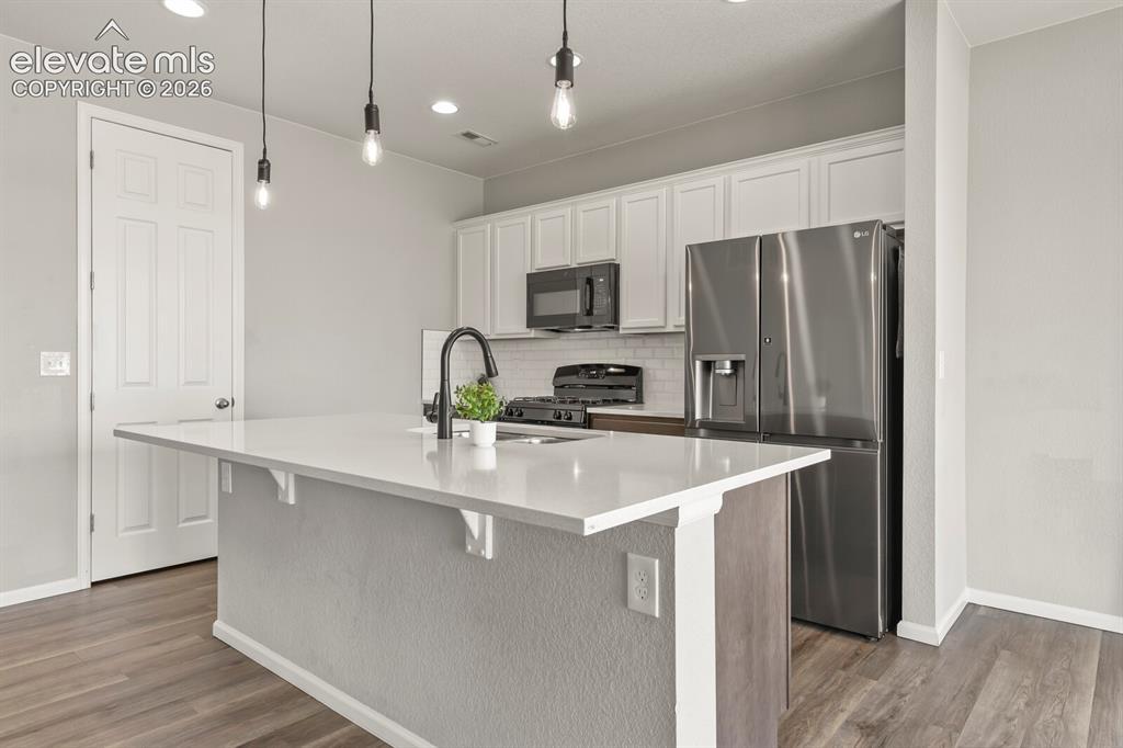 Image 8 of 39: Kitchen