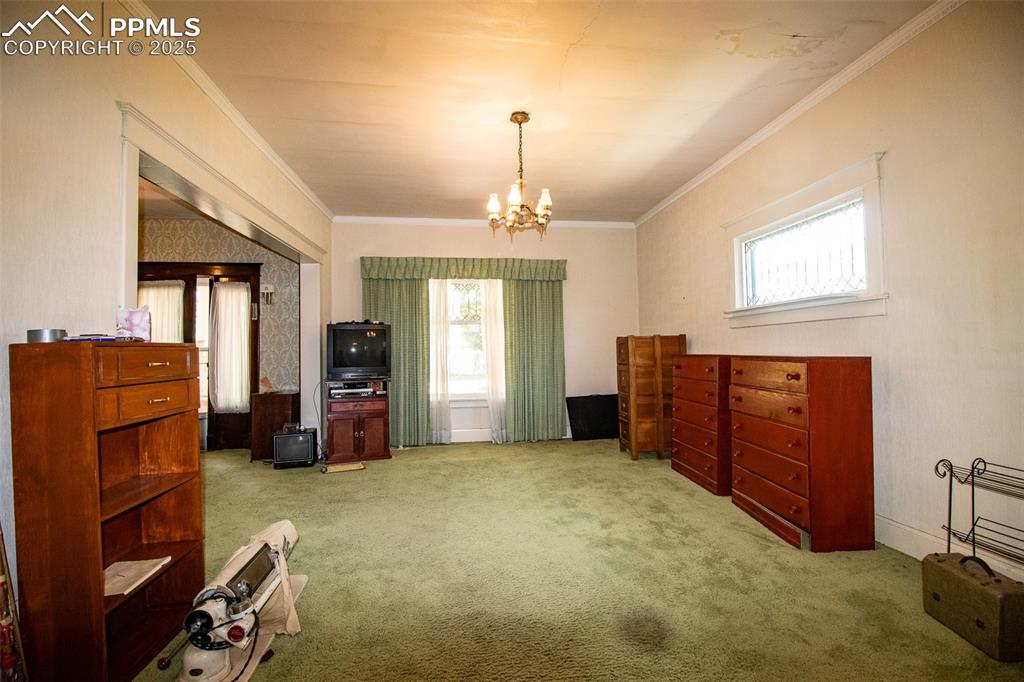 Image 12 of 30: Sitting Room