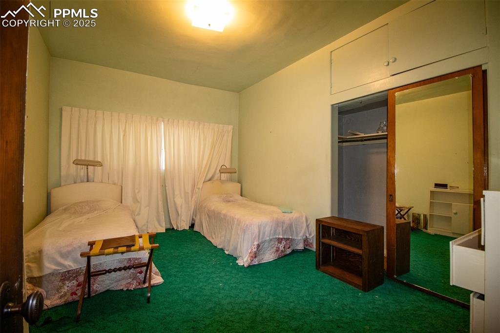 Image 18 of 30: Bedroom