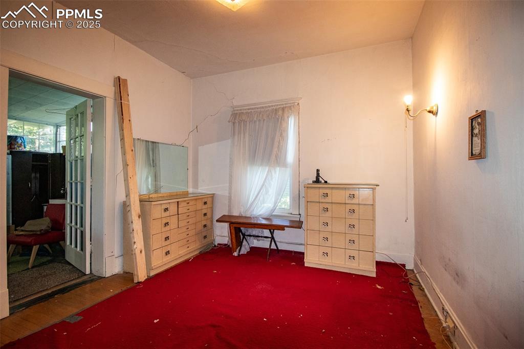 Image 19 of 30: Bedroom