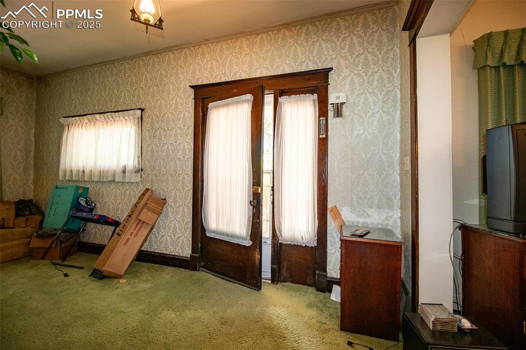 Image 7 of 30: Sitting Room