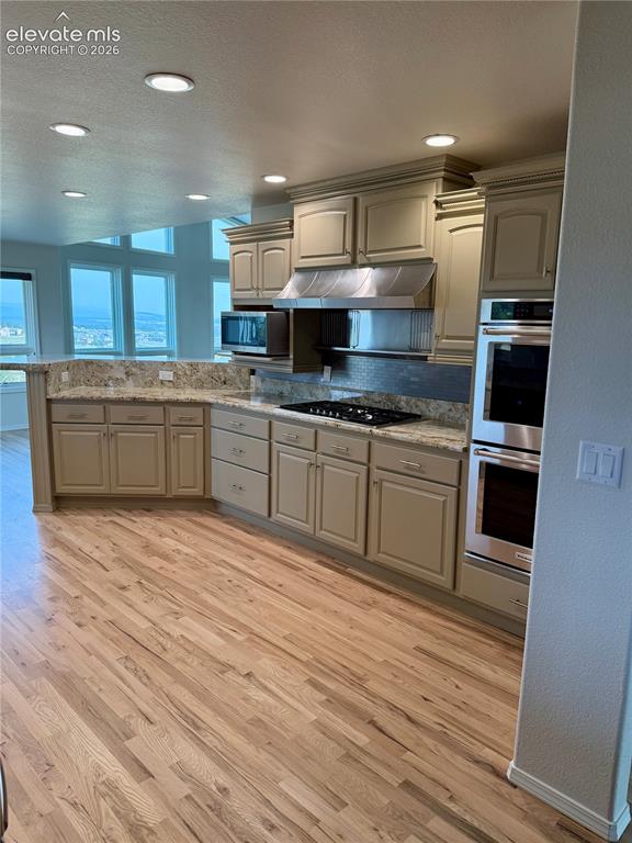 Image 11 of 43: Kitchen