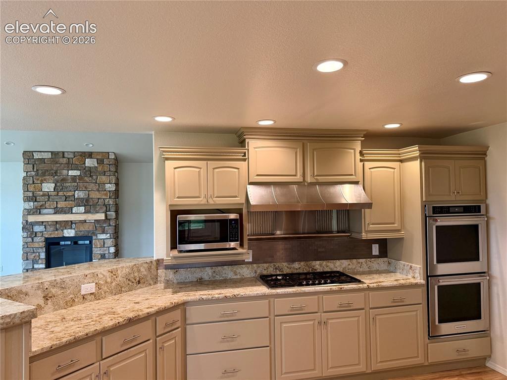 Image 12 of 43: Kitchen