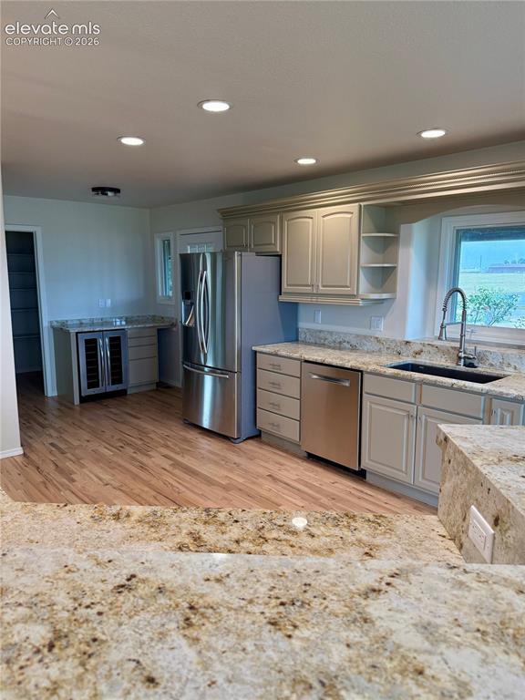 Image 14 of 43: Kitchen