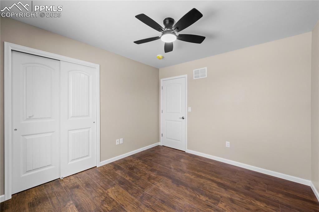 Image 10 of 27: Bedroom